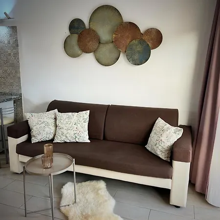 Buzzstays: 1-bed Bungalow, Garden, Near Yumbo & * Maspalomas (Gran Canaria)